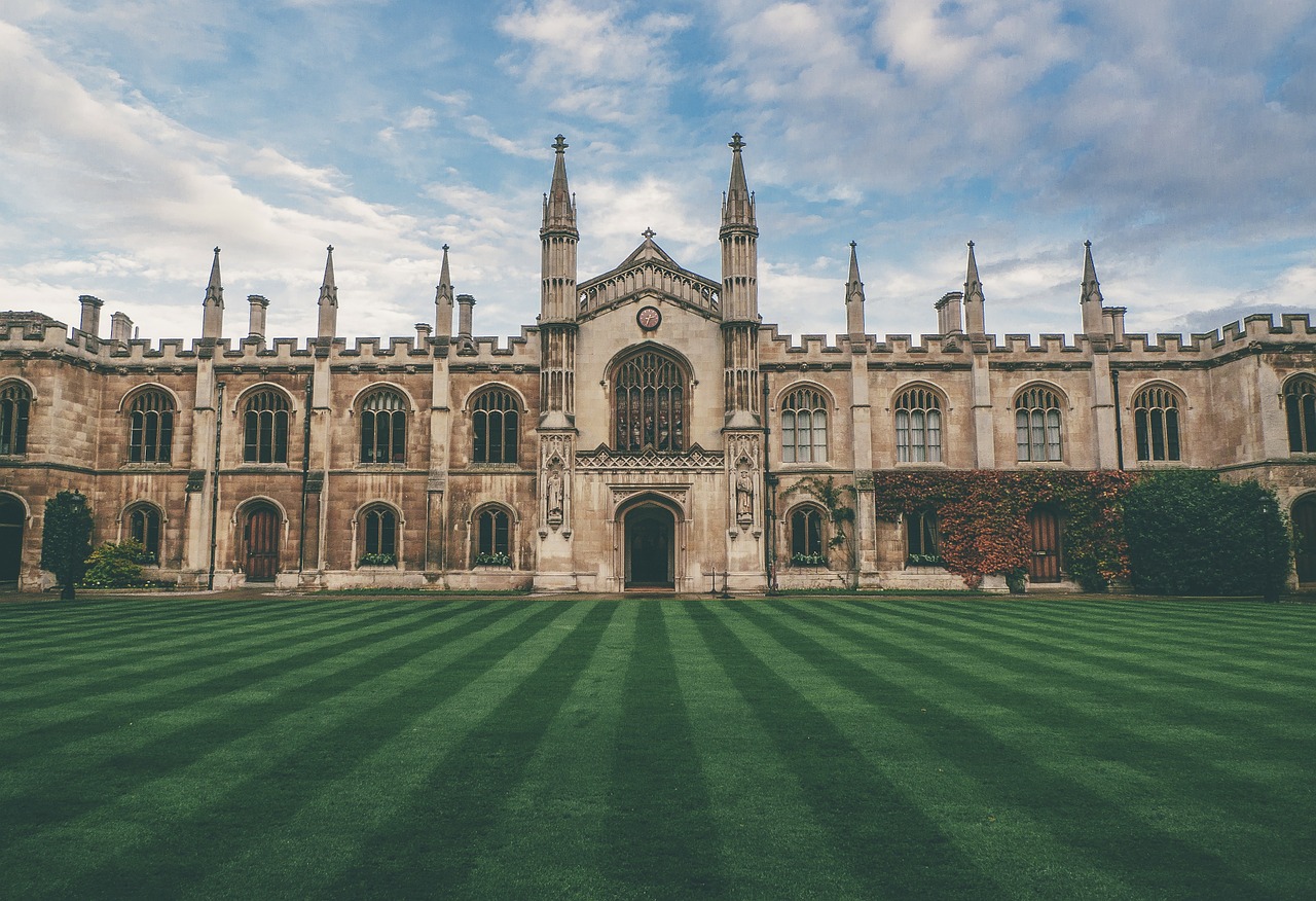 Ever thought studying an MBA would cost you an arm and a leg? Read our post to find out which schools offer MBA scholarships.